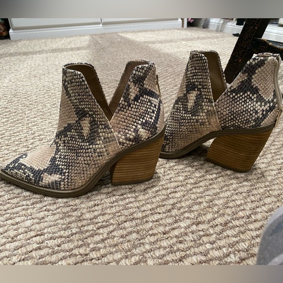 Vince Camuto booties - Picture 3 of 3